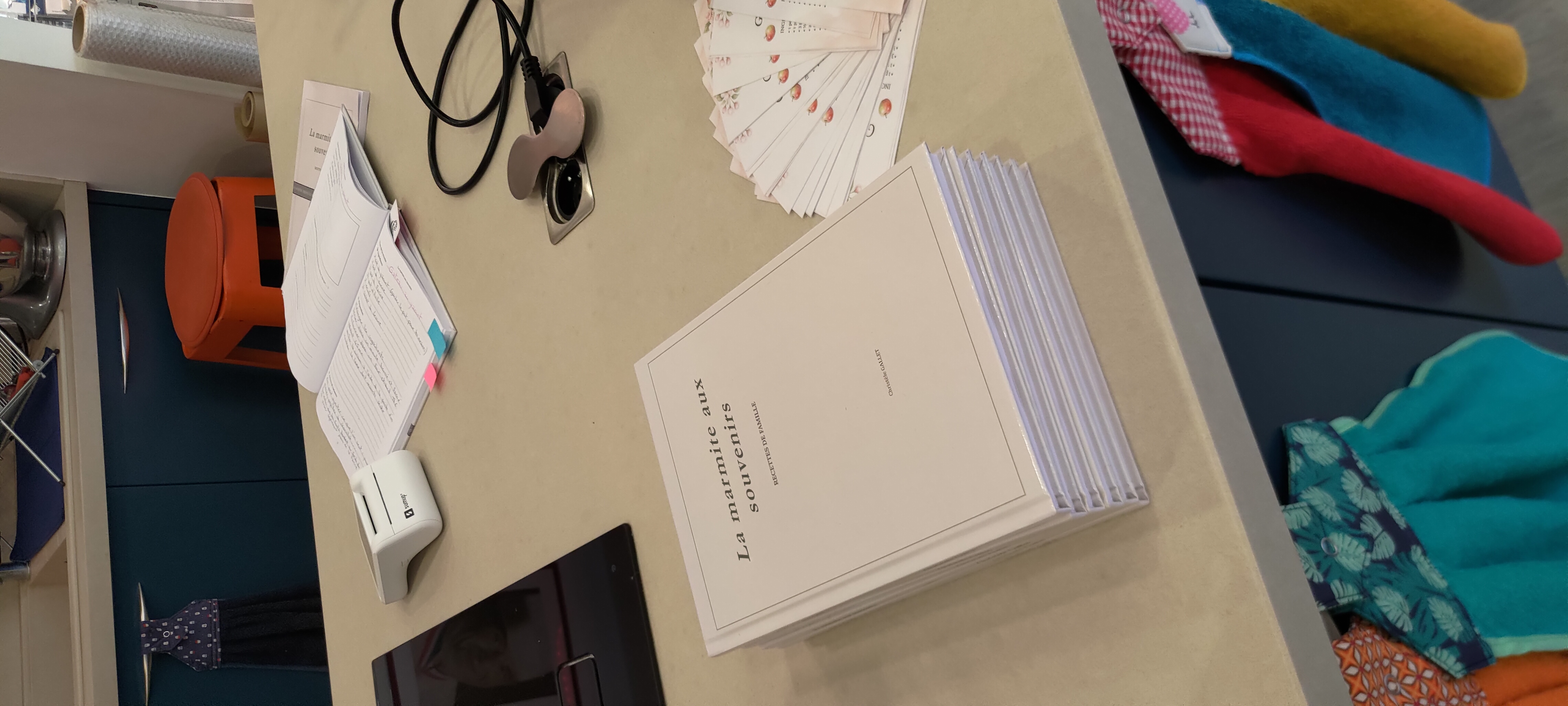 Collection complète Souvenirs Partagés — Papa, Maman, Papi et Mamie — au stand de Poissy