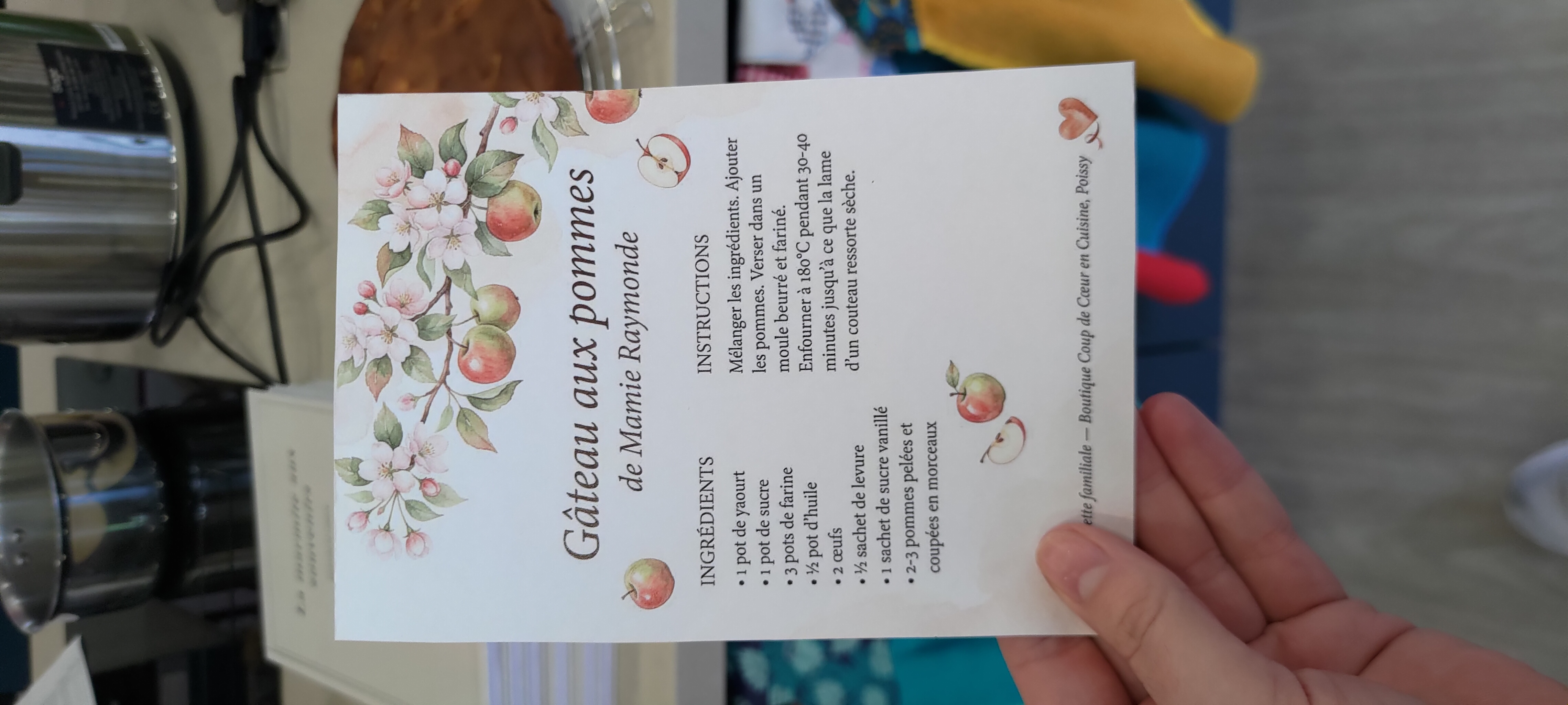 Fiche recette illustrée du gâteau aux pommes de Mamie Raymonde, La Marmite aux Souvenirs