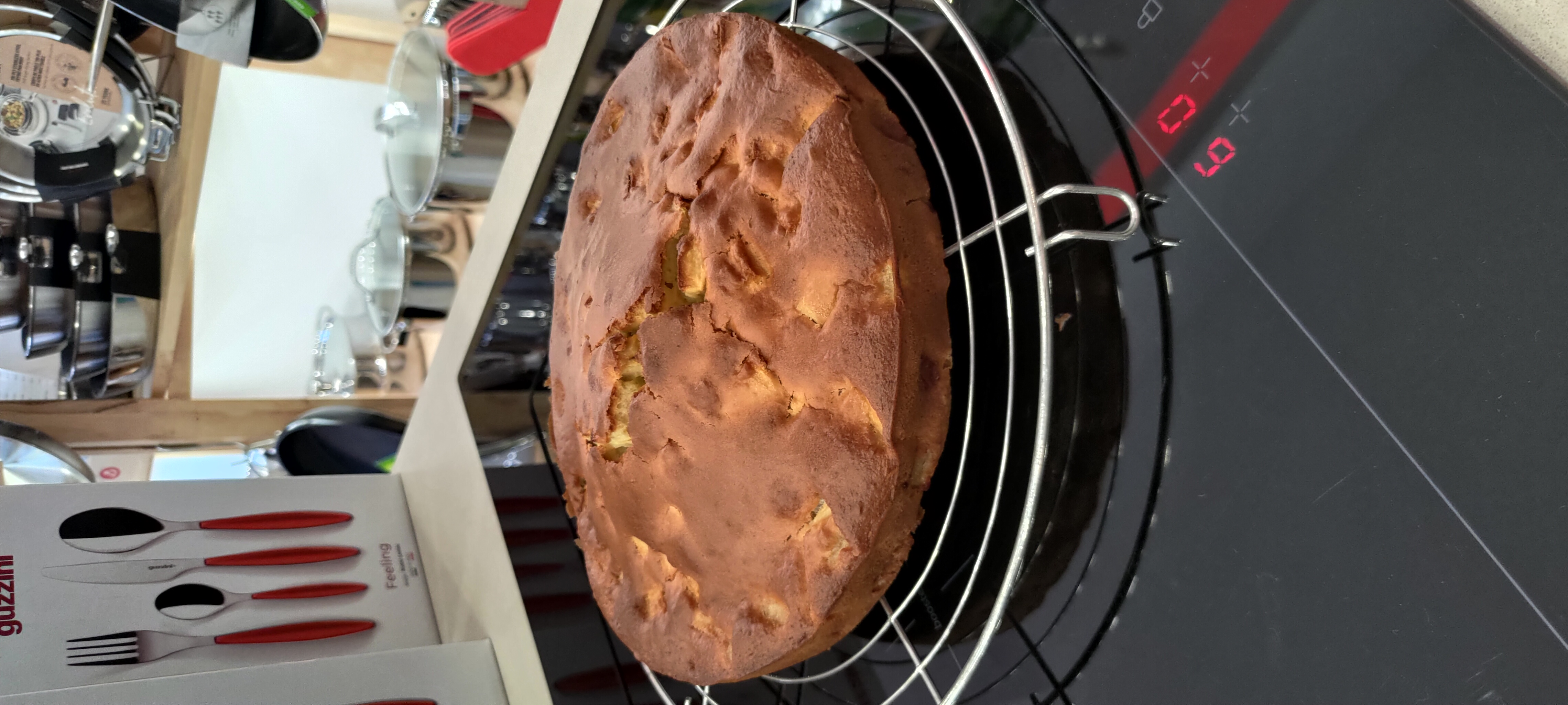 Gâteau aux pommes de Mamie Raymonde doré sorti du four