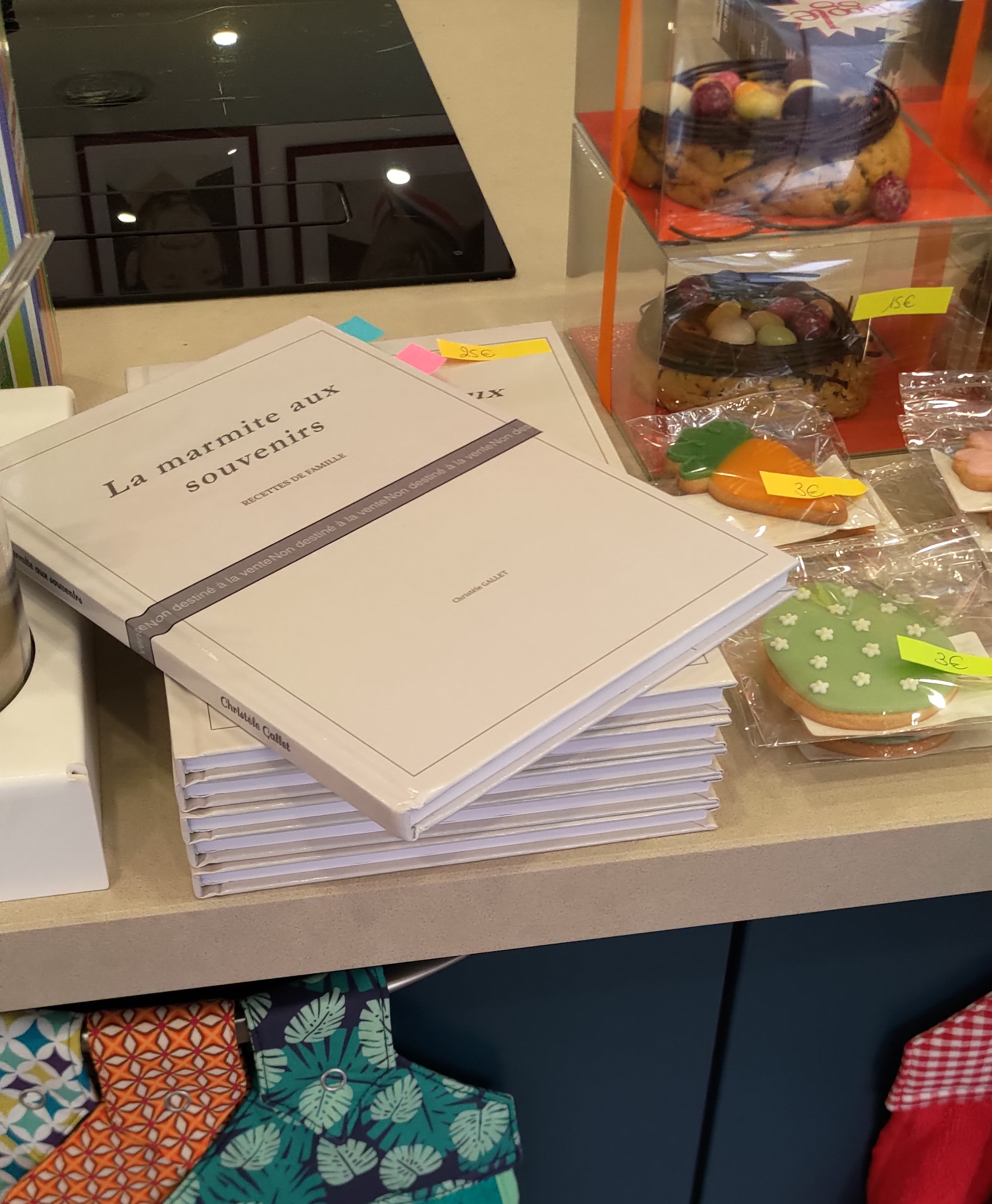 La Marmite aux Souvenirs, livre de recettes de famille, en boutique Coup de Cœur en Cuisine Poissy