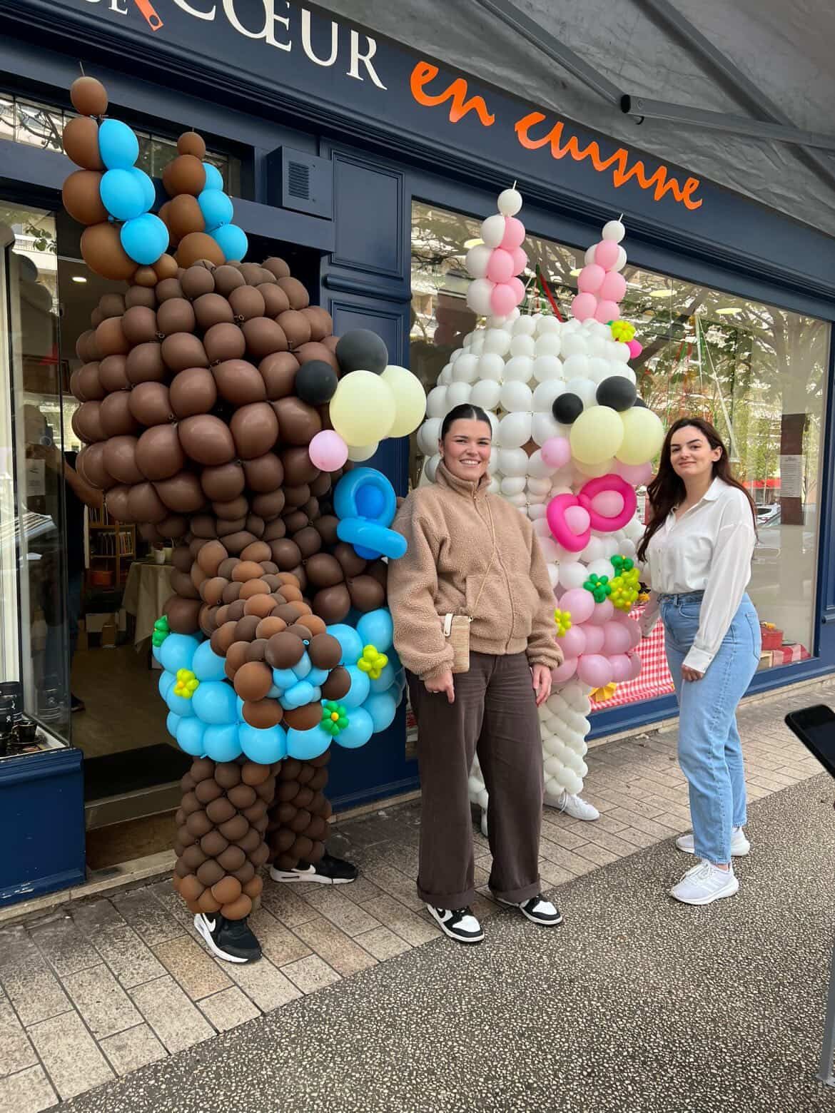 Moment de partage et de convivialité devant la boutique Coup de Cœur en Cuisine à Poissy lors de l'événement de Pâques, avril 2026